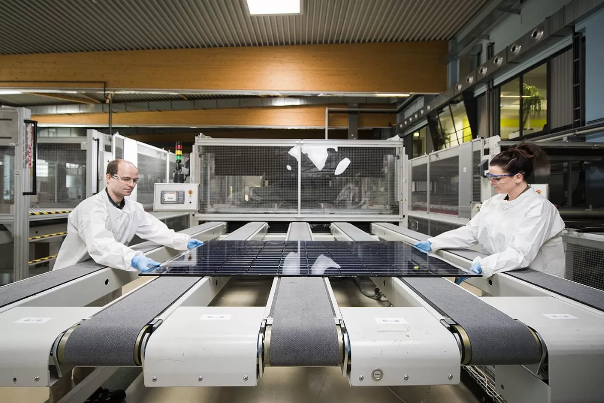 Oxford PV Anuncia La Primera Venta Comercial Del Mundo De Paneles Solares En Tándem De Perovskita De Próxima Generación