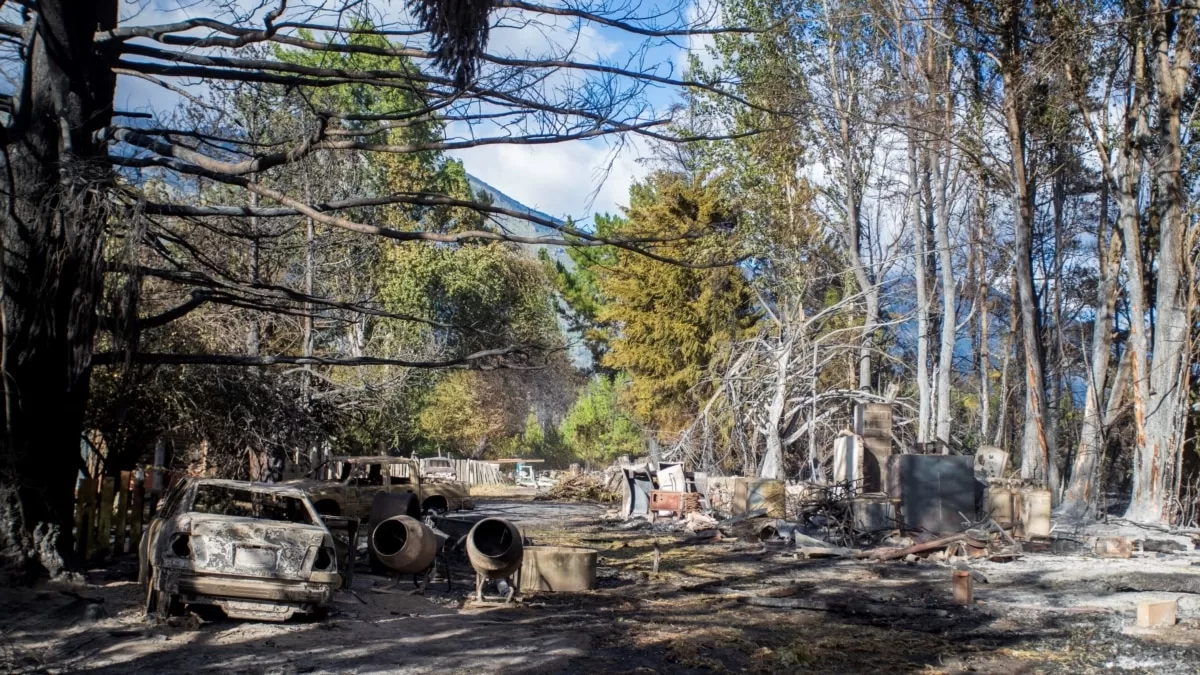 Nuevo incendio en Patagonia argentina quema viviendas y obliga a evacuación de cientos