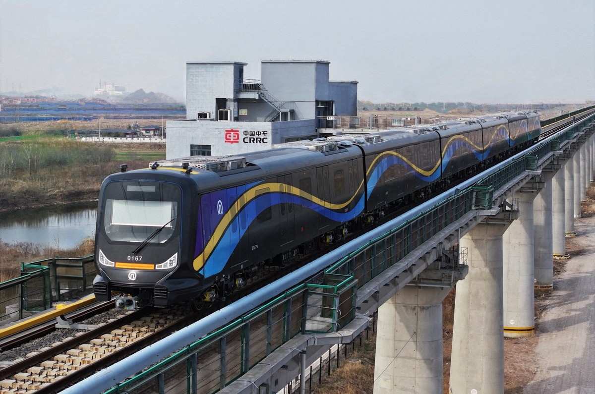 El primer tren de metro de fibra de carbono del mundo entra en servicio en China > permite reducir el peso del tren y así disminuir el consumo energético un 7 %