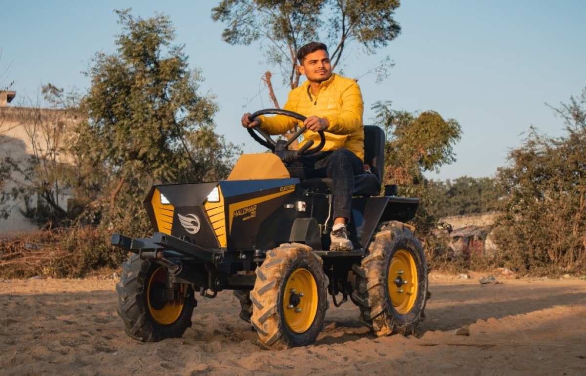 Sukoon Haldhar Micro Trac 750, innovador minitractor eléctrico con una potencia equivalente a 15 HP, diseñado para granjas de tamaño pequeño a mediano