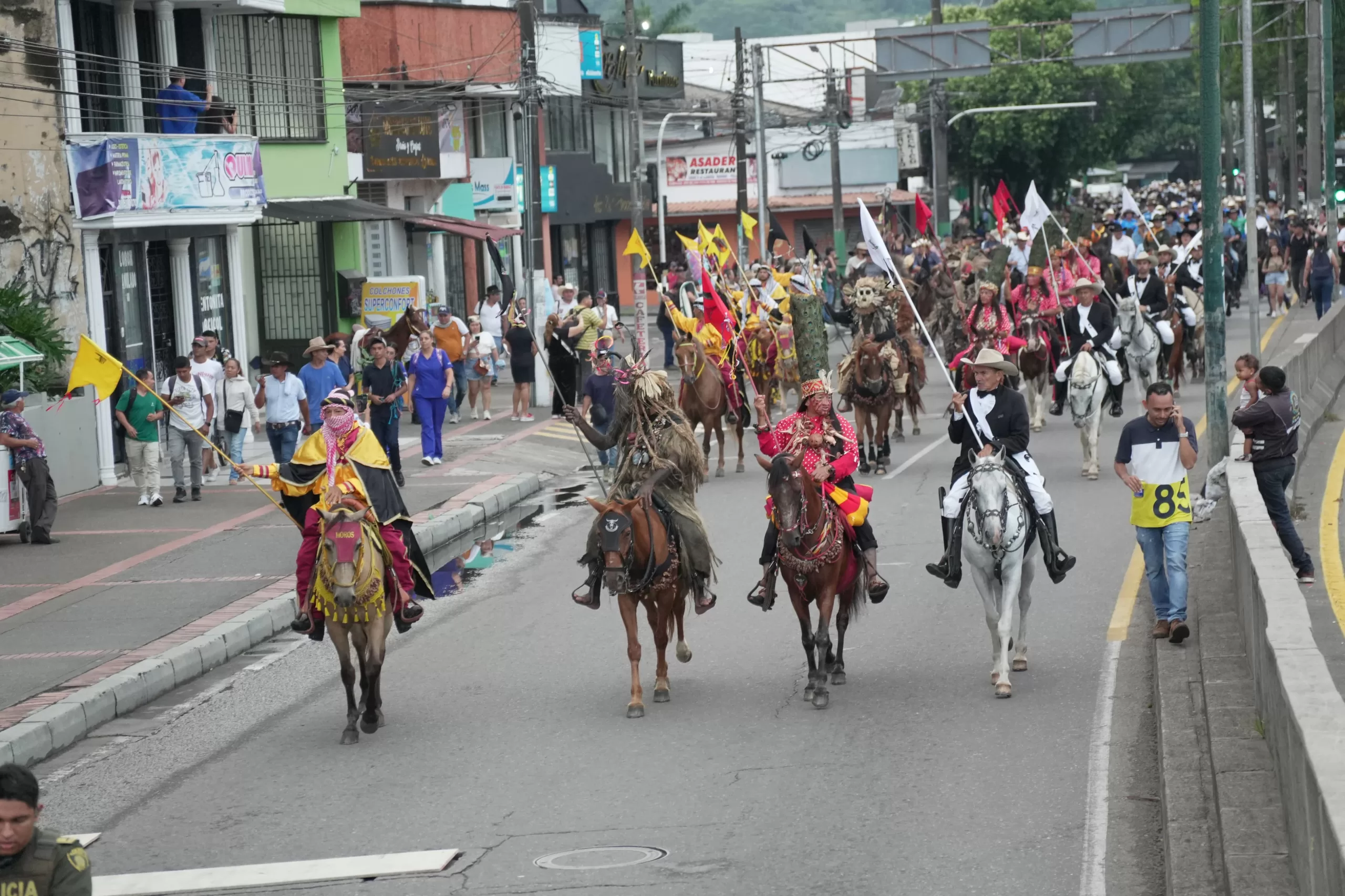 Exitoso! El gran desfile ecuestre de apertura de Expomalocas 2025