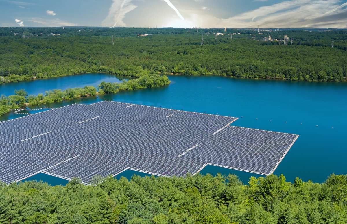 Nuevo estudio afirma que paneles solares flotantes cubriendo todos los embalses federales podrían suministrar energía a casi todos los hogares de EE.UU.