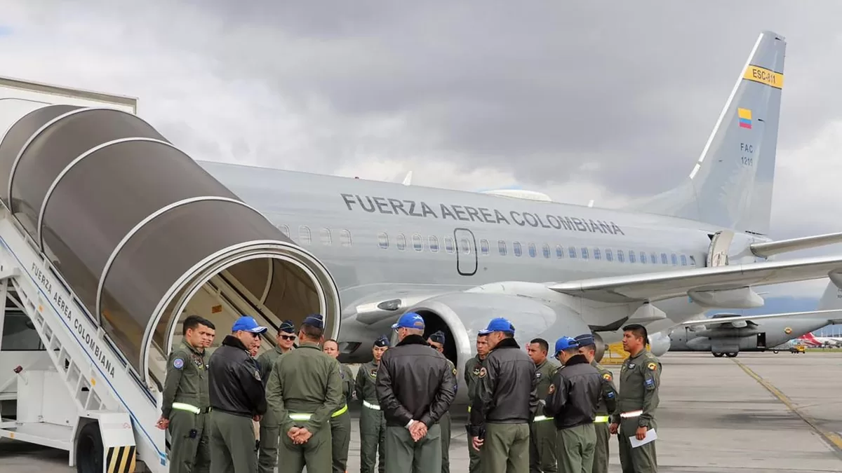 Colombia envía aviones de la Fuerza Aérea para repatriar a migrantes deportados de EEUU