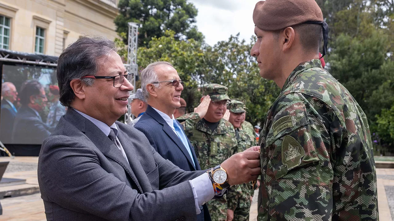 Presidente Petro anuncia que el general Pedro Sánchez sería el nuevo Ministro de Defensa