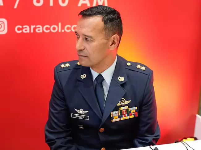 General Sánchez Formaliza su Retiro Militar al Asumir el Ministerio de Defensa