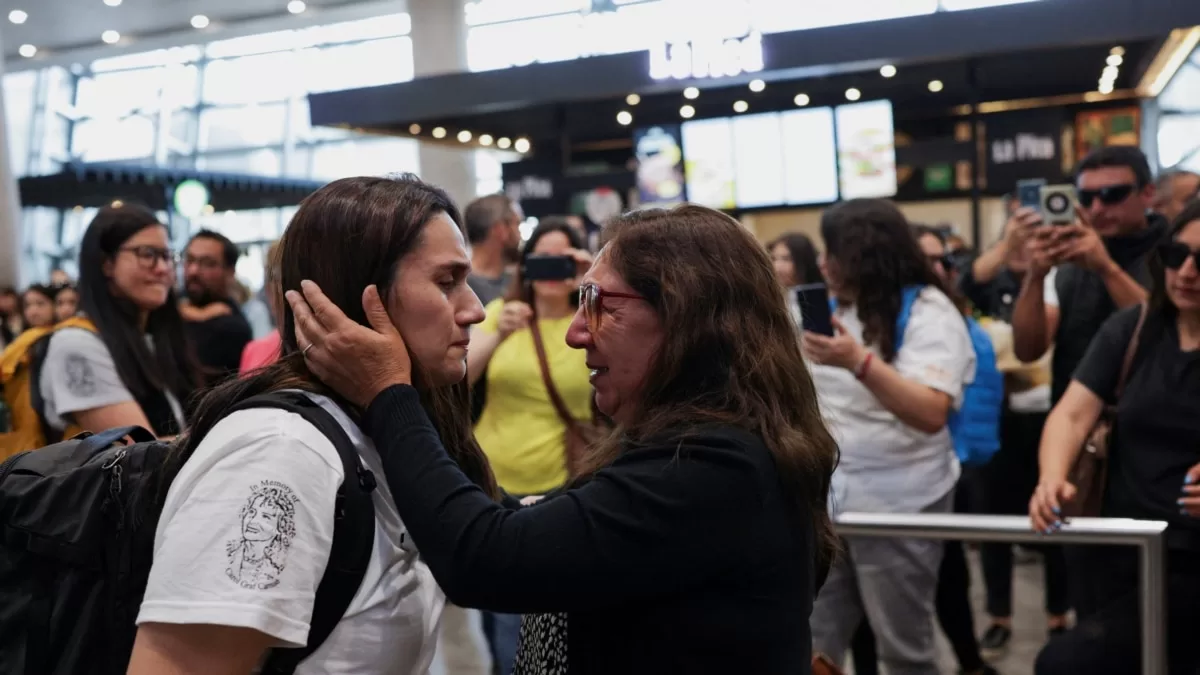 En Fotos | Cinco estadounidenses se reúnen con sus familias biológicas en Chile tras ser robados durante dictadura