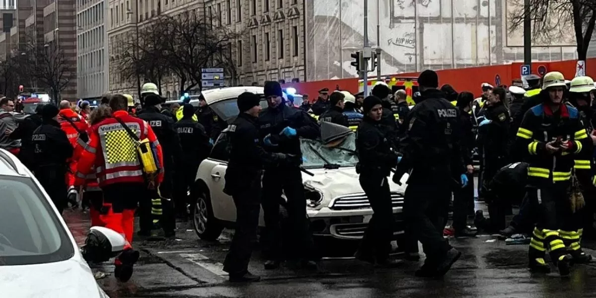 📰 Trump, Putin y Zelenski inician negociaciones por la paz / Atropello en Múnich deja 15 heridos / Fracasan negociaciones para formar gobierno en Austria