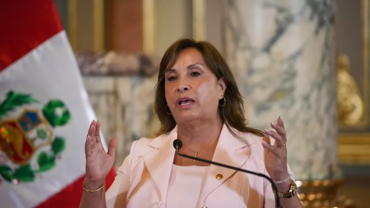 Presidenta de Perú acusa a fiscalía y a la «mala prensa» de buscar desestabilizar su gobierno