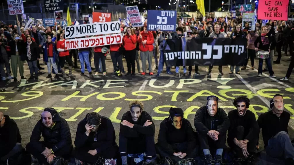 📰 Israel bloquea ayuda a Gaza y presiona a Hamás / Reino Unido y Francia proponen cese al fuego en Ucrania / Escala el conflicto diplomático entre Francia y Argelia