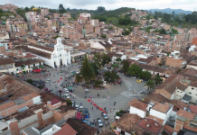 Luto en Antioquia: autoridades investigan la trágica muerte de un bebé de 14 meses que se ahogó en un recipiente con agua