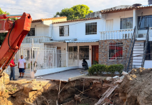 La tierra se tragó la terraza de una casa: nuevo colapso en una urbanización de Santa Marta obligó a evacuar tres familias