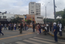 Rechazo por actos de vandalismo contra estaciones del sistema de transporte MIO en el sur de Cali, durante protestas de estudiantes de la Univalle