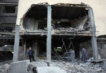 Irán acusa a Estados Unidos de planificar una invasión mientras habla de negociaciones