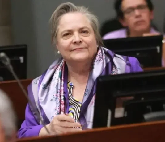 Clara López se bajaría de su aspiración presidencial para apoyar a Iván Cepeda