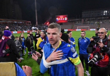 Video | Edin Dzeko, figura de Bosnia y Herzegovina, dedicó la clasificación al Mundial a sus amigos que murieron jugando fútbol por una bomba