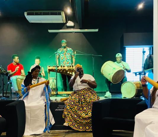 El fogón y la leña hacen parte de esta Semana Mayor en Cali: mujeres y sus historias, mientras le ponen sazón al Pacífico colombiano