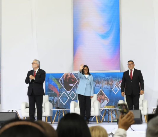 El factor religioso detrás de la salida de Delcy Rodríguez de la ‘lista Clinton’ y su eco en caso de Gustavo Petro: ¿qué papel juega Luis G. Murillo?