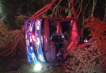 Reportan dos graves accidentes de una buseta, un camión y carros particulares en la vía entre Puerto Tejada y Candelaria, en el suroccidente del país