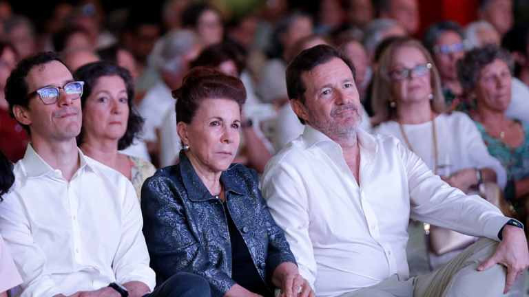 69d685e5b11a6.r_d.832-416-0