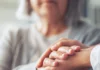 Mujeres invisibles: el estudio de la UdeA que expone la soledad de las cuidadoras de Alzheimer en Antioquia