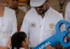 Llamamiento de dos niñas conmueve al presidente De La Espriella durante la entrega de ayuda por el terremoto en Cali